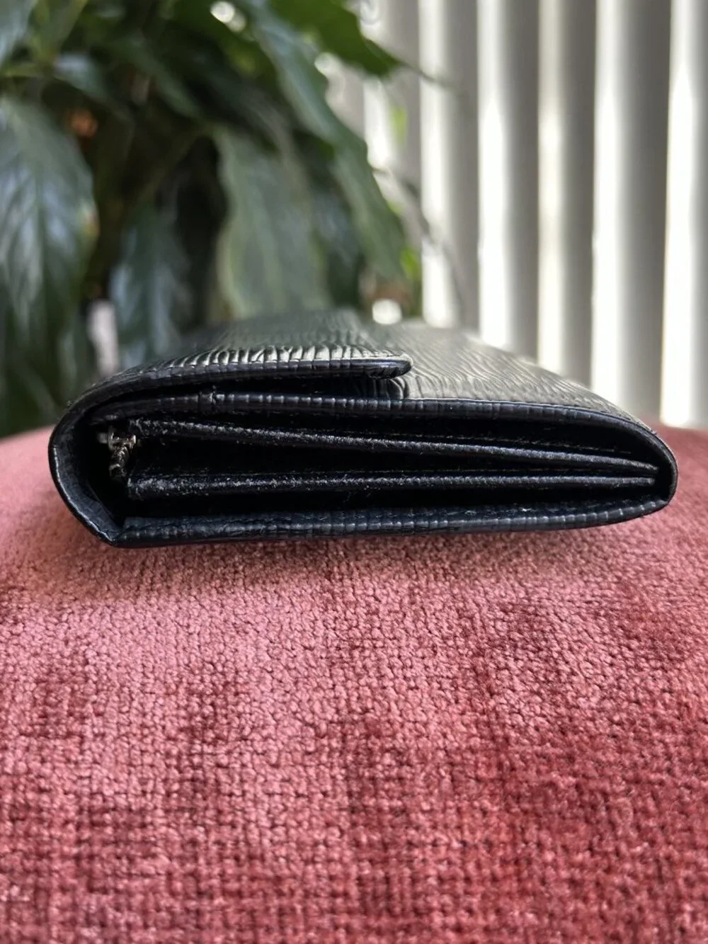 LOUIS VUITTON Epi Sarah Wallet, Black